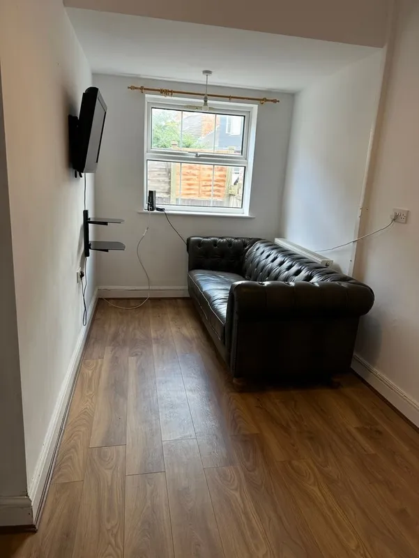 Manor Street NG2 4JP // 2 Spare Rooms Available Now - Thumbnail 2